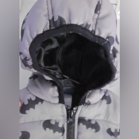 Boy’s Batman Hooded Puffy Vest, Gray w/Black Batman Pattern, Zip Up; Size 18M - Picture 3 of 7